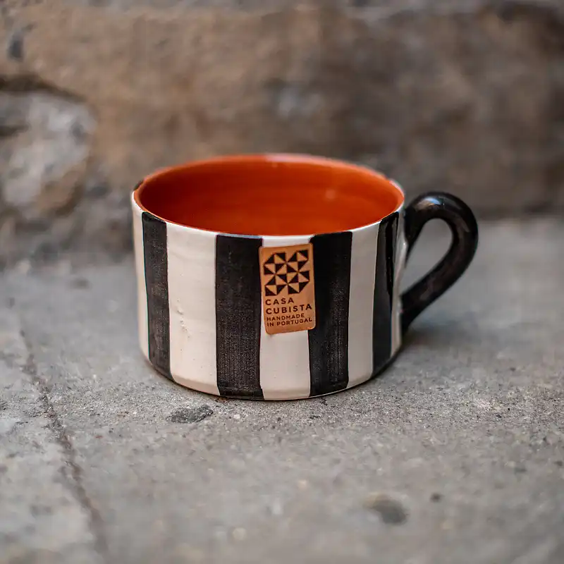 grande tasse rayures verticales noire de Casa Cubista