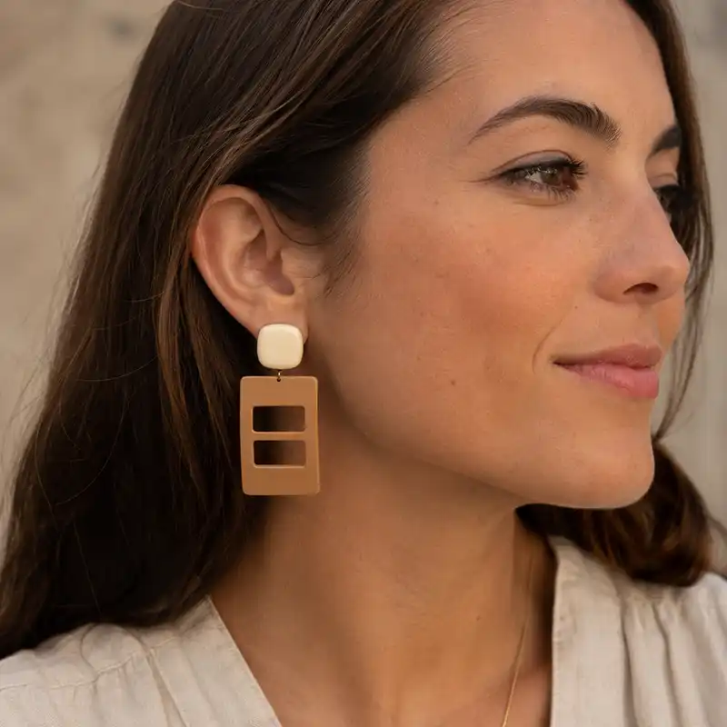 boucles-oreille-carrees-clip-marrons Boucles d'oreilles à clip carrées marrons Francine Bramli