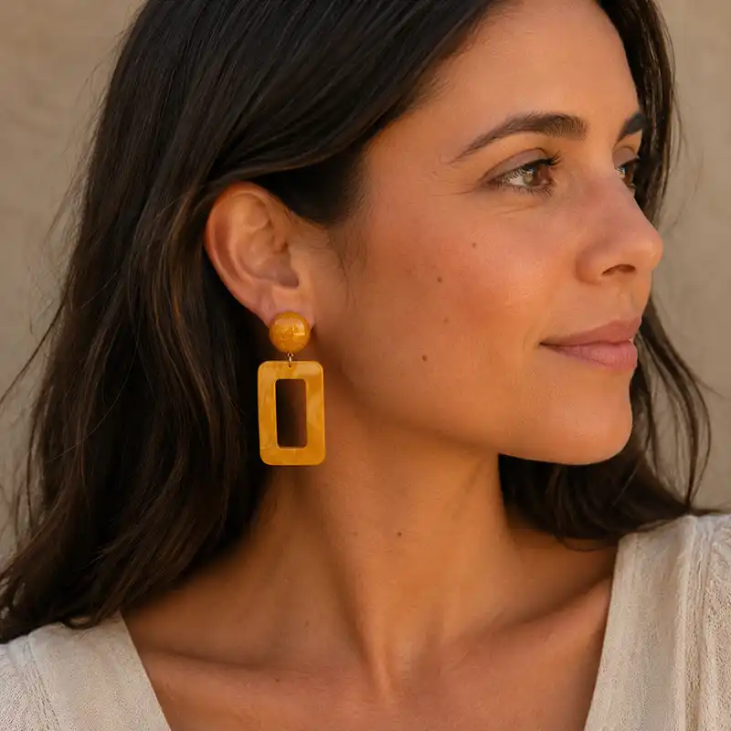 Boucles d'oreilles pour oreilles percées carrées oranges Francine Bramli