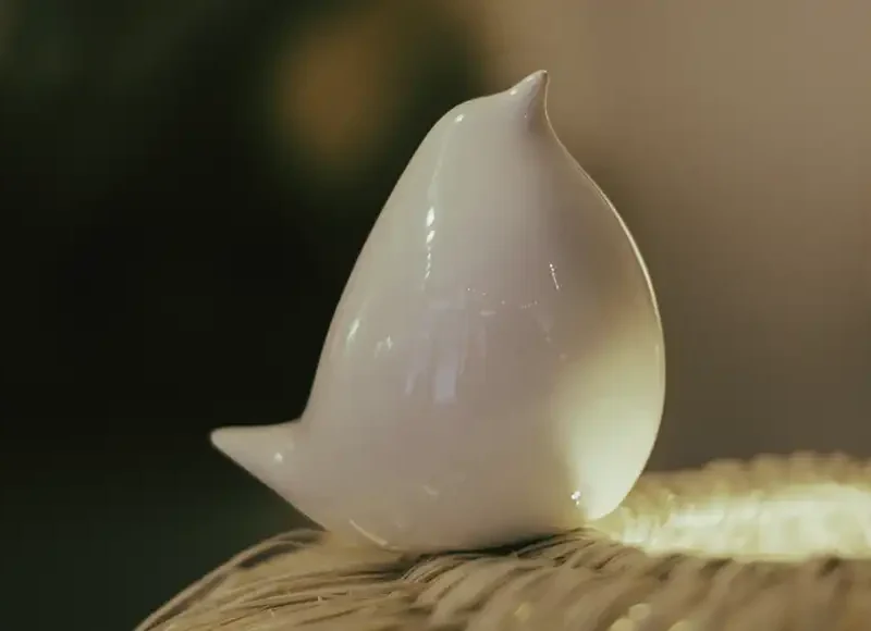 colombe en céramique blanche