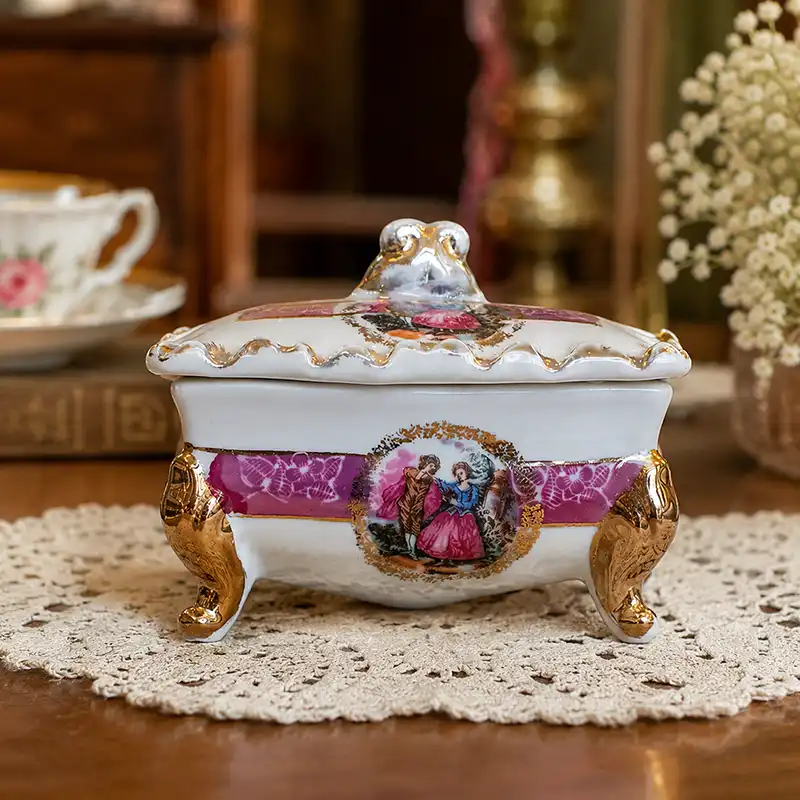 Bonbonnière vintage en porcelaine