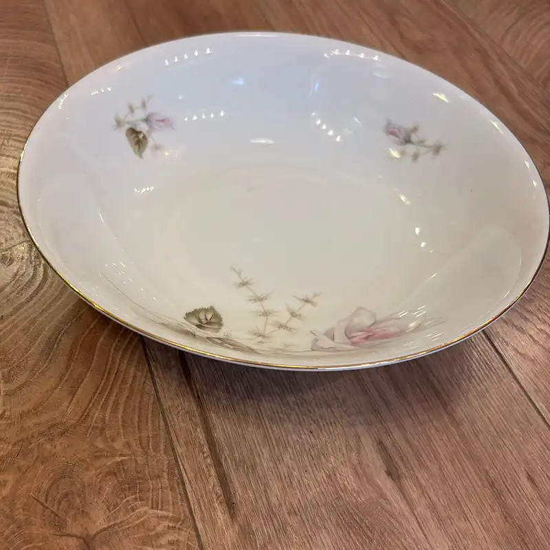 Saladier et coupes en porcelaine