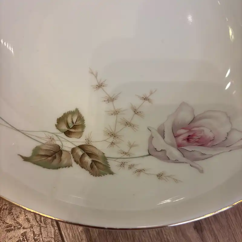 Saladier et coupes en porcelaine