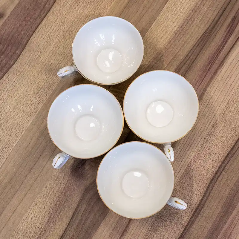Tasses vintage en porcelaine