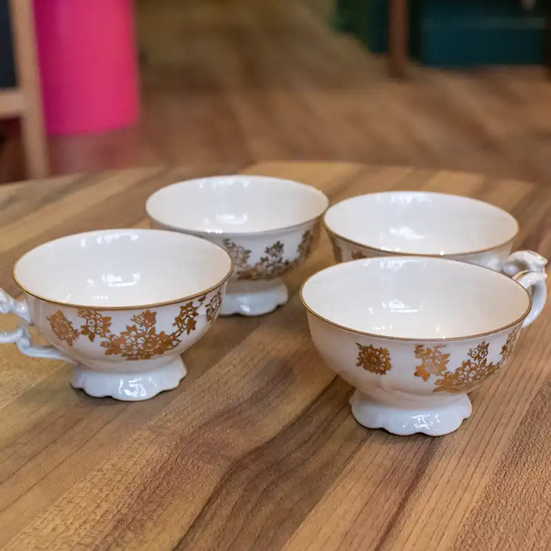 Tasses vintage en porcelaine