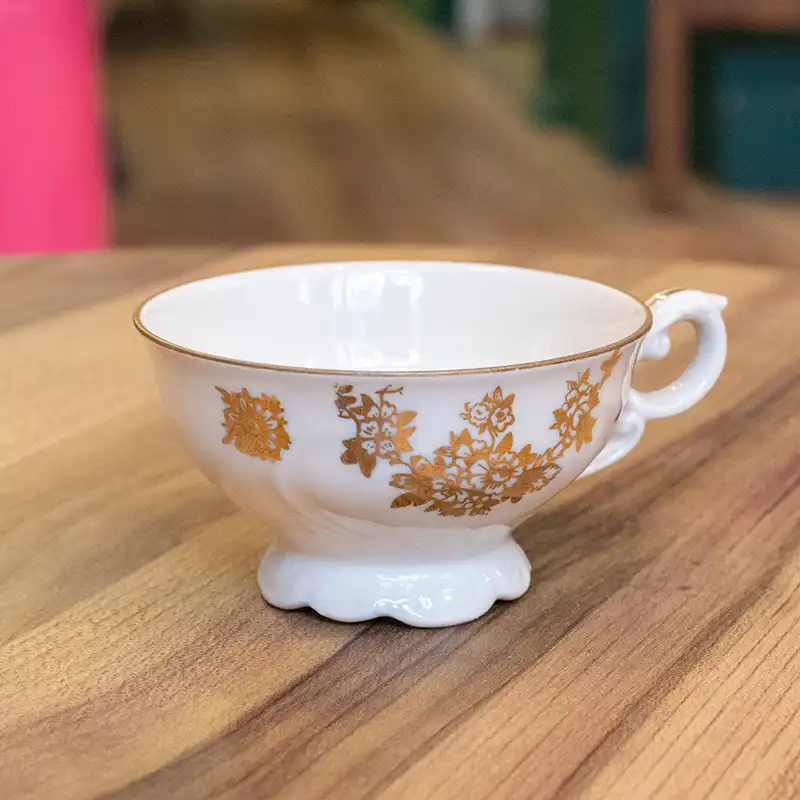 Tasses vintage en porcelaine