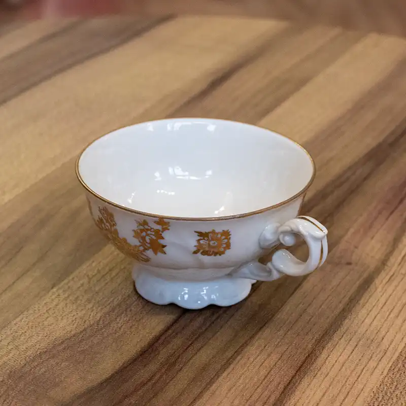 Tasses vintage en porcelaine