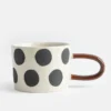 mug-pois-1 Mug parsemé de pois noirs Caroline Gardner