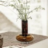 Vase en verre ambré