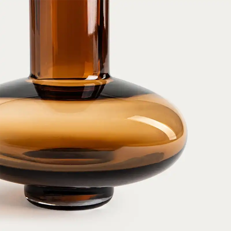 Vase en verre ambré