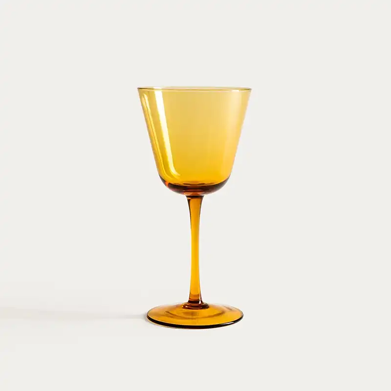 Verre ambré à pied long