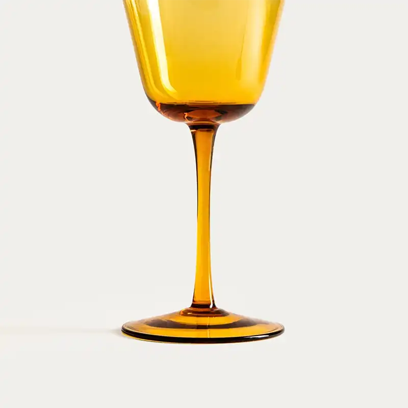 verre-ambre-pied-long-3 Verre ambré à pied long