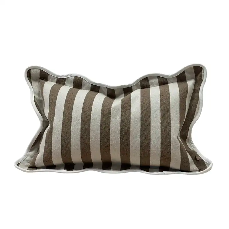 housse-coussin-raye-marron-5 Housse de coussin rayée marron au bord festonné
