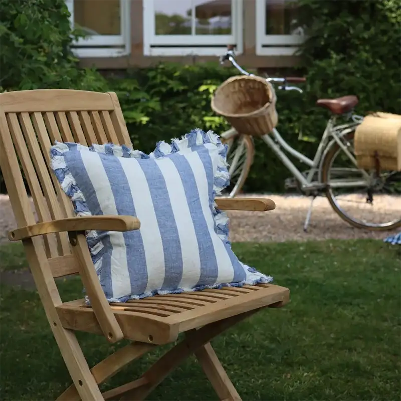 Housse de coussin vichy bleu avec volants