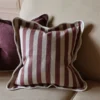 housse-coussin-rayee-prune-2 Housse de coussin rayée prune au bord festonné